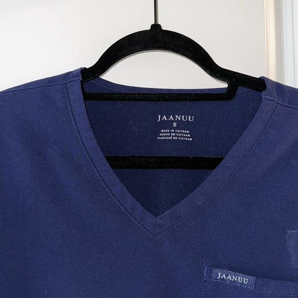 Jaanuu scrub top - Picture 2 of 2